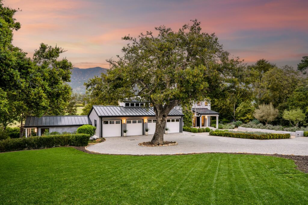 Idyllic modern house in a peaceful rural setting, boasting an expansive front yard with lush grass